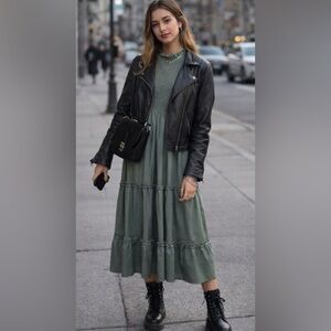 Midi Dress For M 10/12 Green Tiered Ruched Bodice And Cuff Ruffle‎ Neck